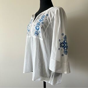 Vince Camuto Cotton Embroidered White Peasant Top with Blue Accents